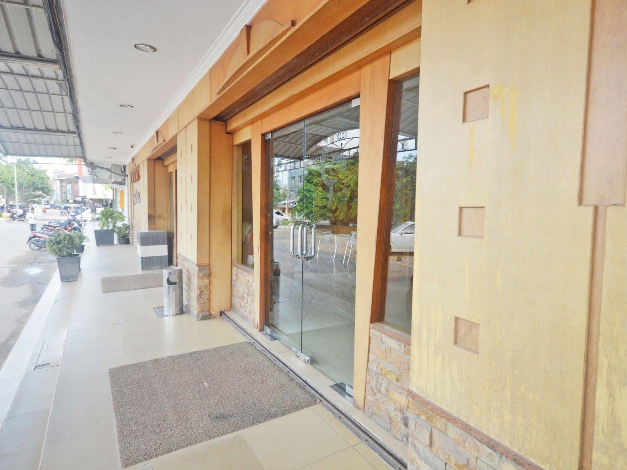 Nida Rooms Nagoya Business Center Batam Buitenkant foto